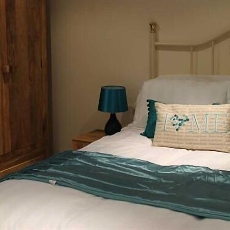 We Three Loggerheads Hotel Gwernymynydd Екстериор снимка