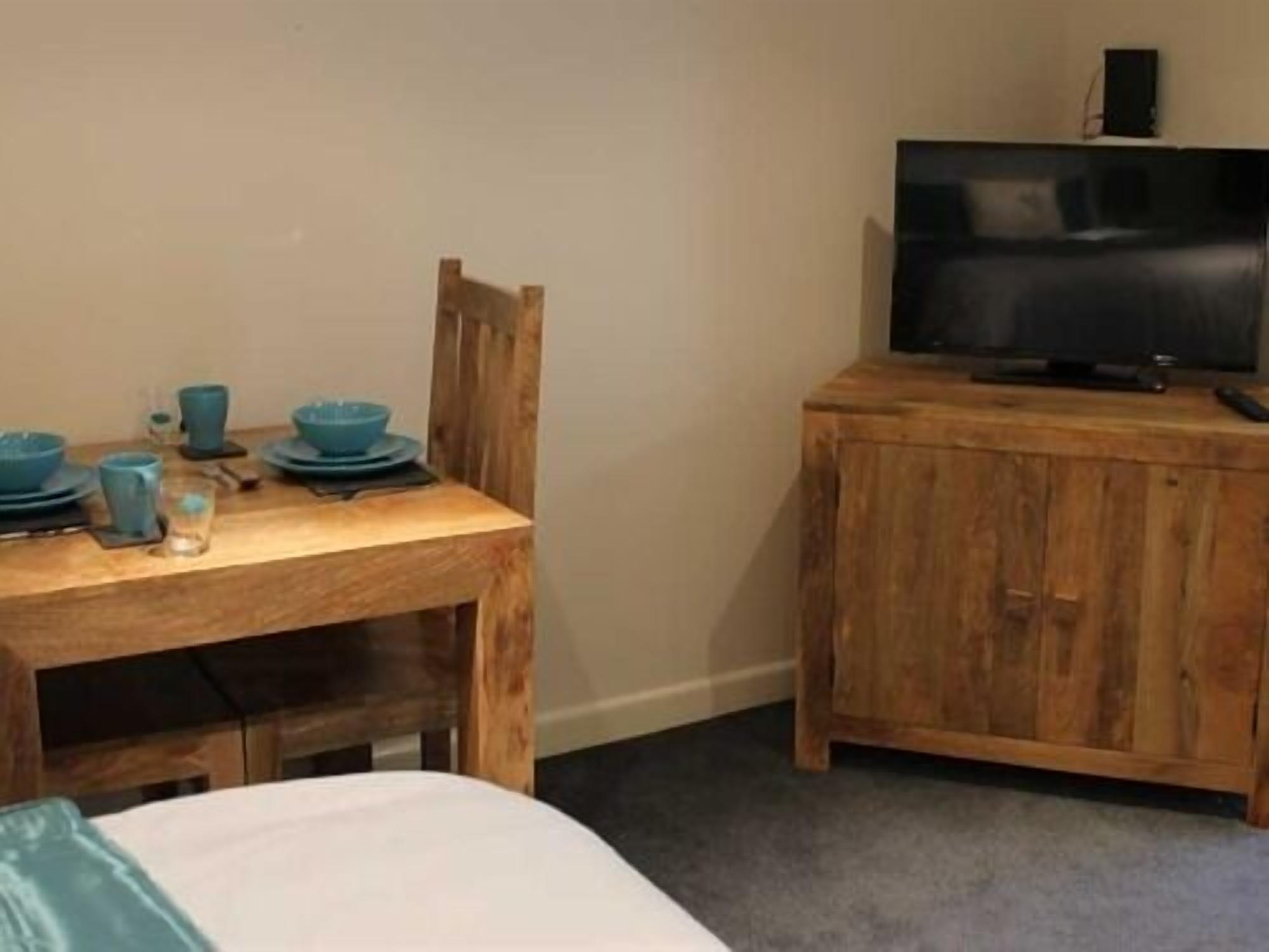 We Three Loggerheads Hotel Gwernymynydd Екстериор снимка